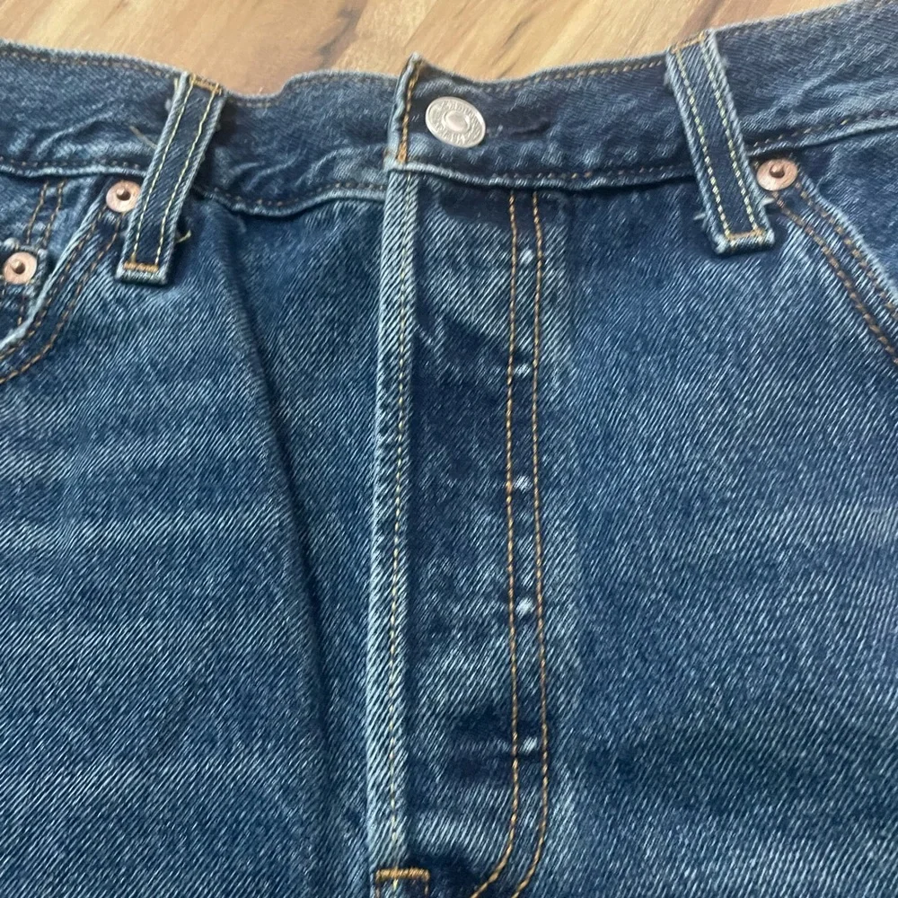 Levi's 501 Original cutoff distressed button fly shorts Sz 32 - Picture 5 of 8